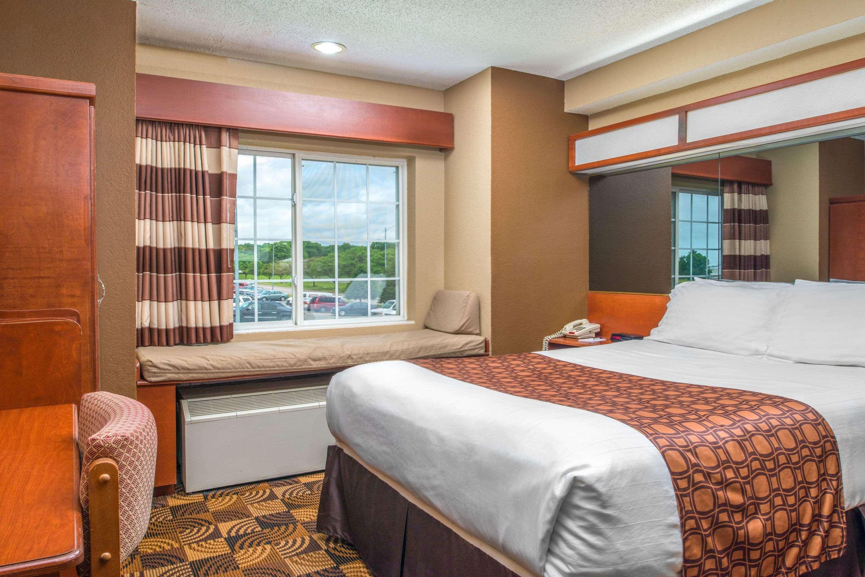 Microtel Inn & Suites Lincoln Exterior photo