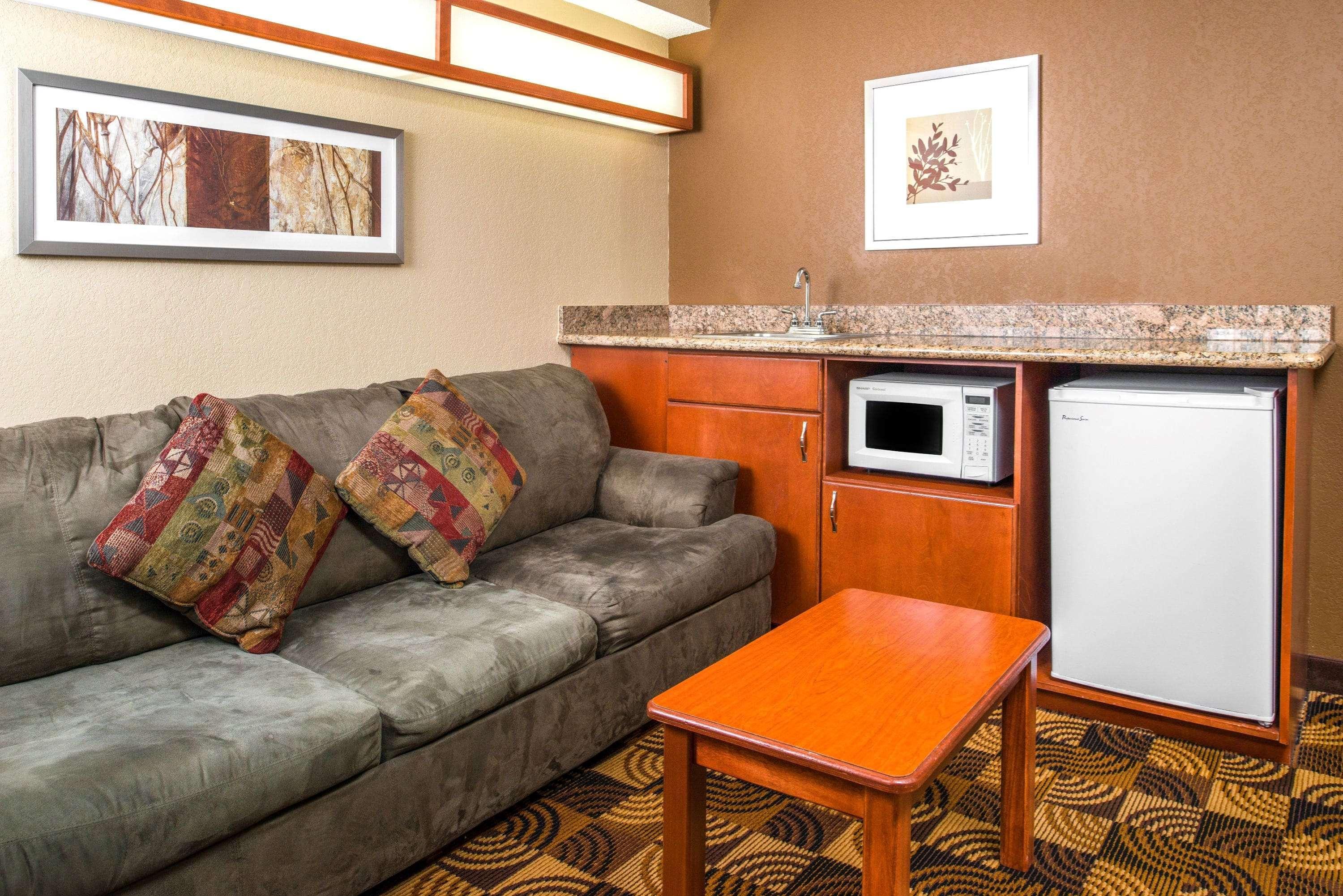 Microtel Inn & Suites Lincoln Exterior photo
